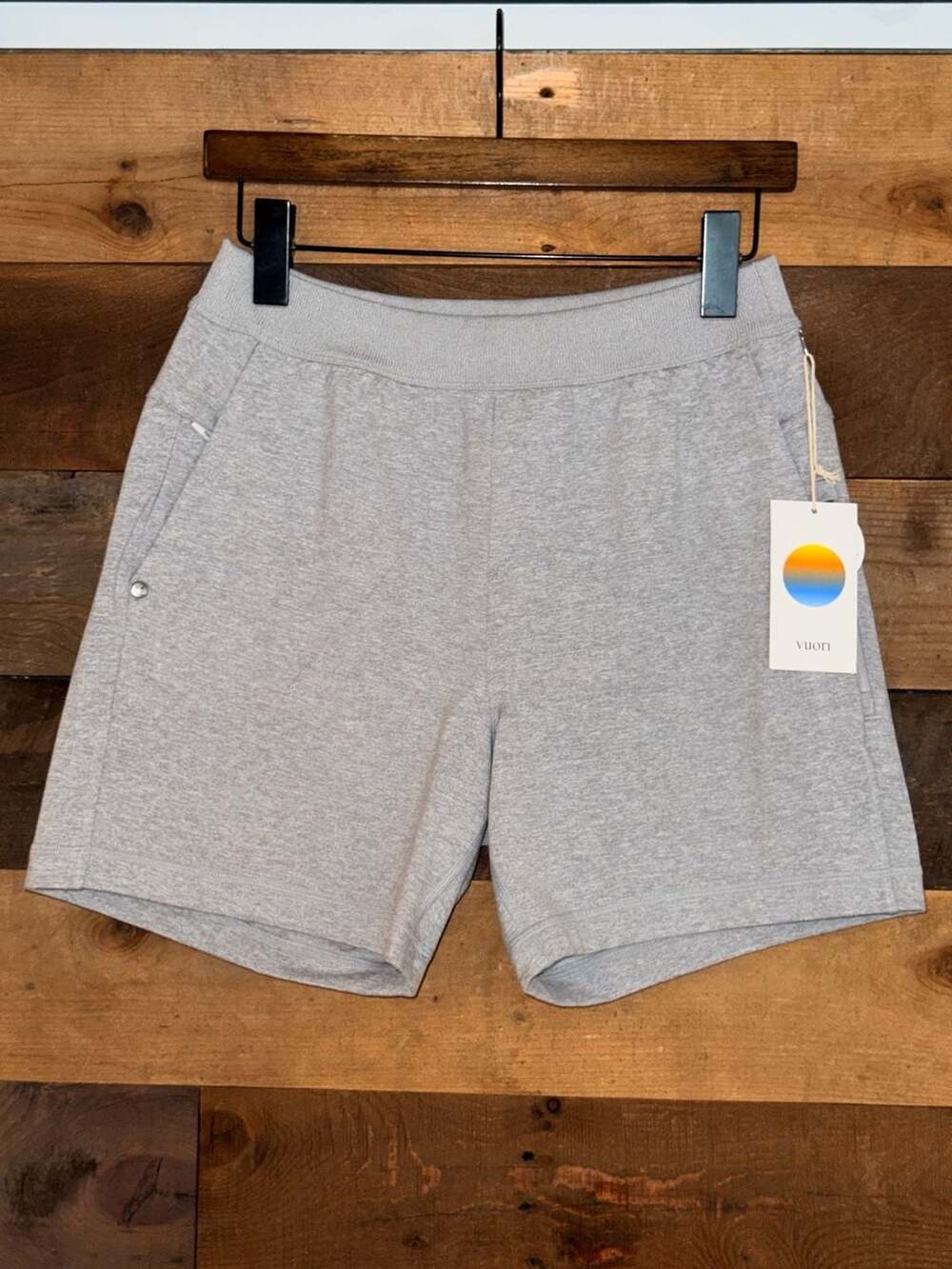Vuori  Men’s XS Corona Performance Knit Shorts Light Grey 0664